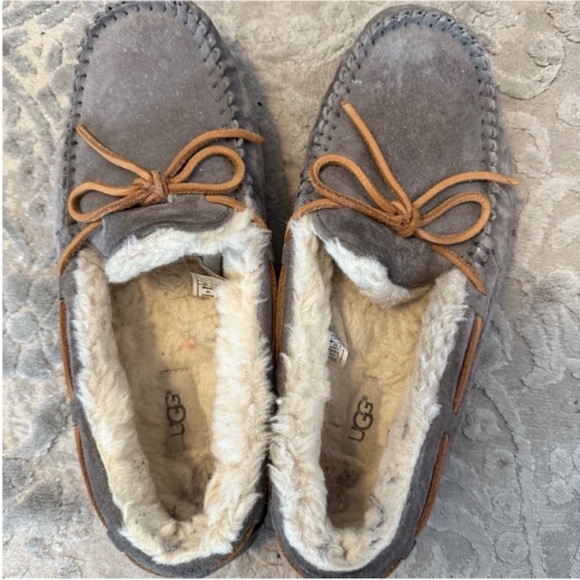 Ugg moccasins size 10 - Picture 1 of 4